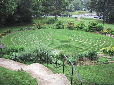 BethesdaMD-StLukesEpiscopalChurch-BreamoreLabyrinth-60'Diameter-PaverLines&TurfGrass