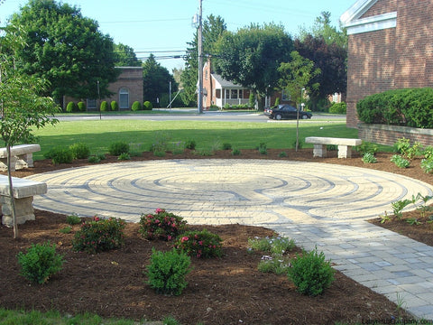 Abingdon™ Labyrinth Concrete Paver Brick Kit