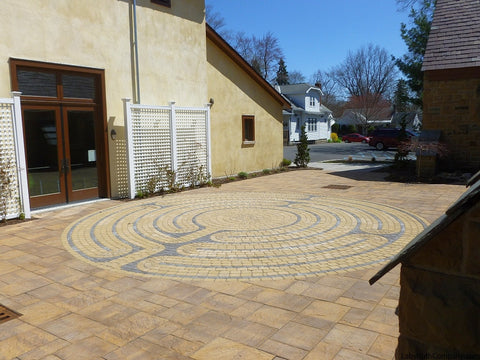 Abingdon™ Labyrinth Concrete Paver Brick Kit